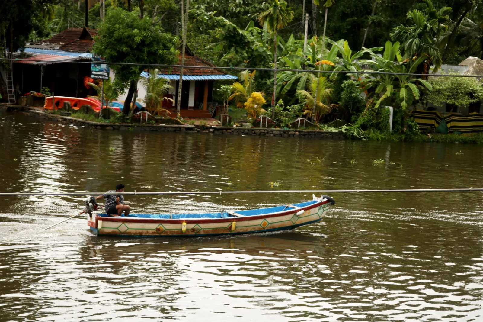 Canoe ride through Alleppey
